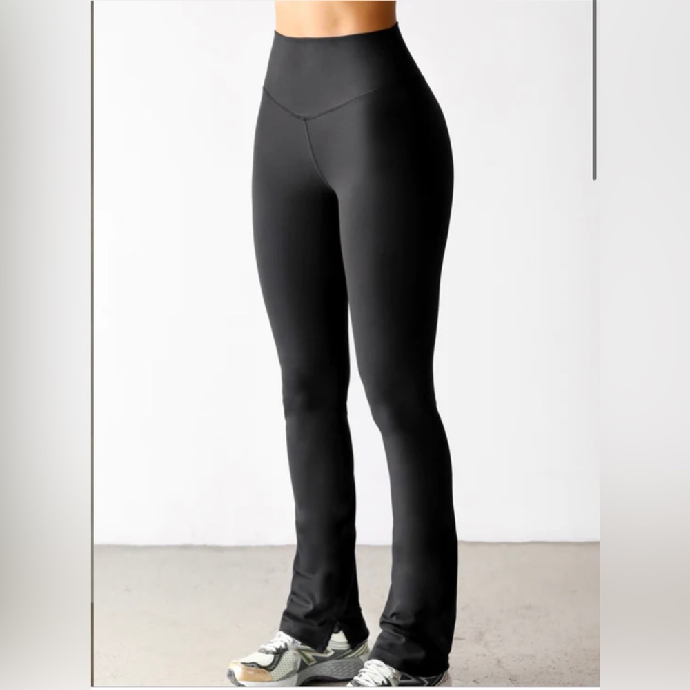 HIGH-WAISTED BOOTCUT LEGGING WITH SPLIT DETAILING AT BOTTOM
